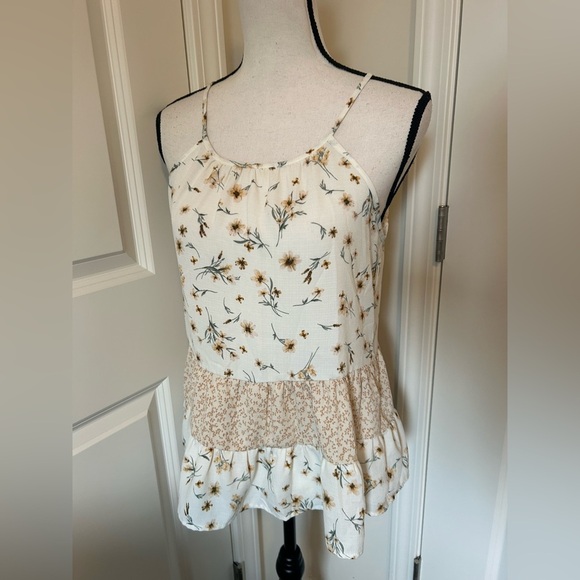Paper crane floral daisy white tank top - Picture 1 of 4